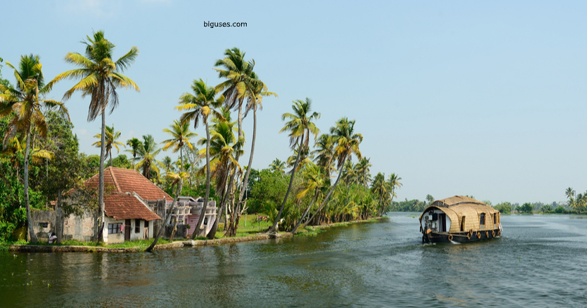 top 10 best popular tourist places destinations list to visit in Kerala