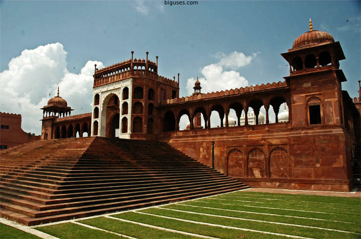 Best tourist places to visit in Uttar Pradesh